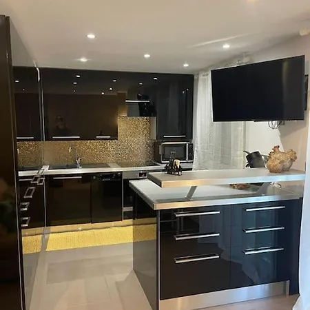 Apartament Climatise Avec Piscine *