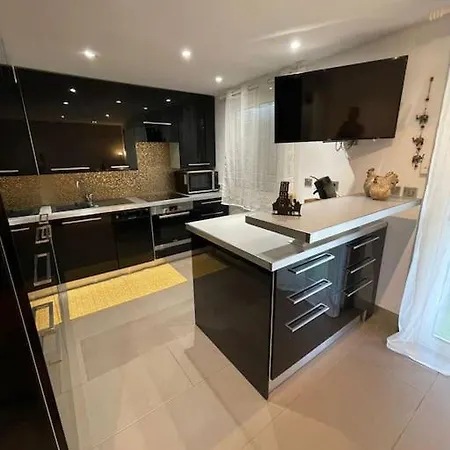 Apartament Climatise Avec Piscine *